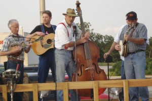 Dean Webb (on mandolin) and Missouri Boatride